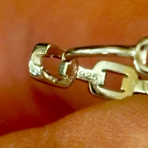 925 Sterling Silver Chain Link Huggie Earrings - Picture 5 of 5